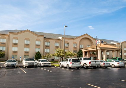 Pet Friendly Hotels In Fort Wayne Indiana Accepting Dogs And Cats