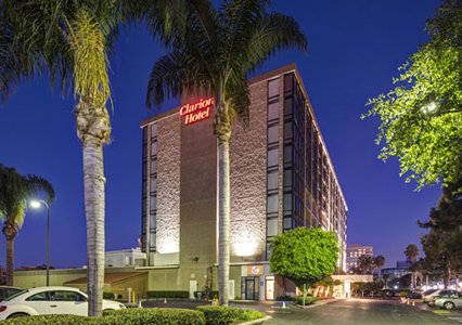 Pet Friendly Hotels in Anaheim, California accepting Dogs and Cats