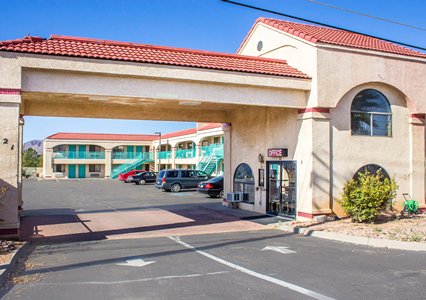 Pet Friendly Hotels in Kingman, Arizona accepting Dogs and Cats