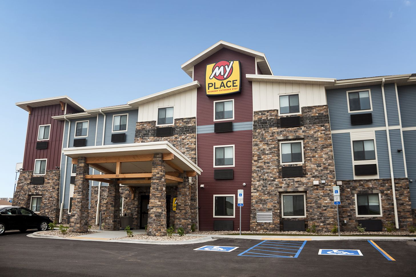 Pet Friendly Hotels in Jamestown, North Dakota accepting Dogs and Cats