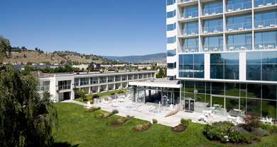 Pet Friendly Hotels in Kelowna, British Columbia accepting Dogs and Cats